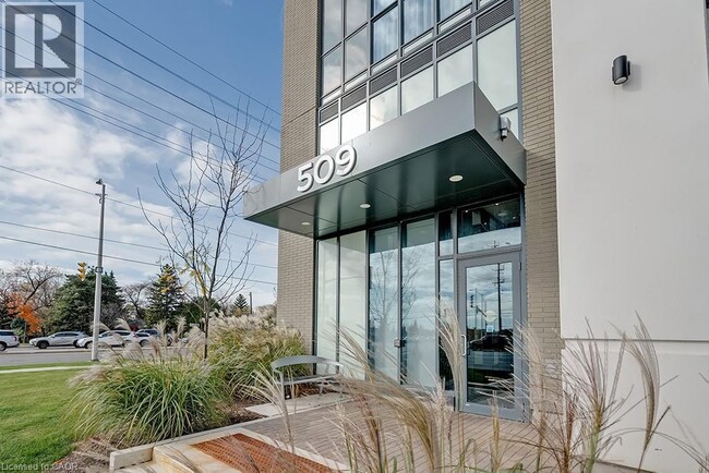 Building Photo - 509 Dundas St W