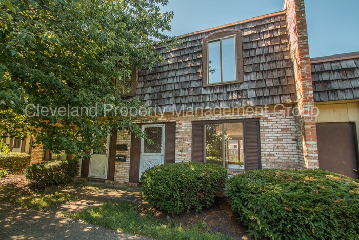 Primary Photo - 1651 Mentor Ave