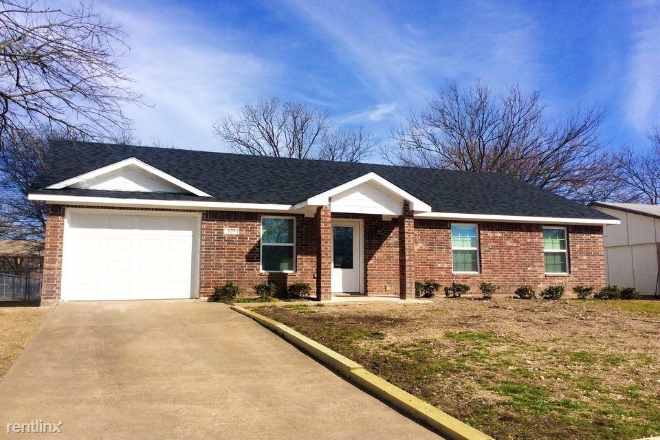 Primary Photo - 129 Yorkshire Dr
