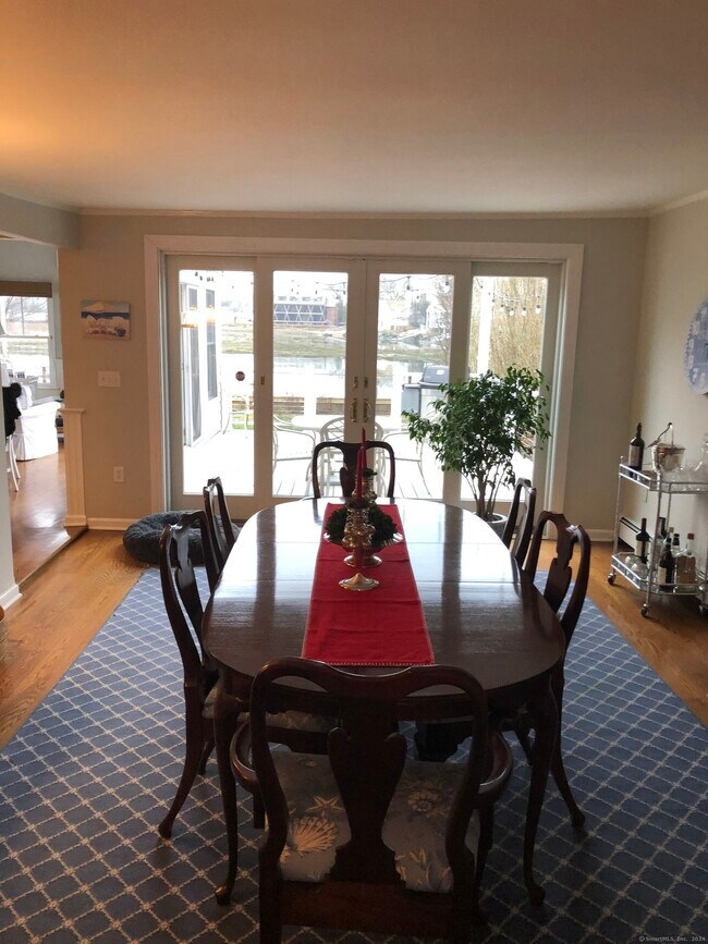 Foto del edificio - 75 Roton Ave