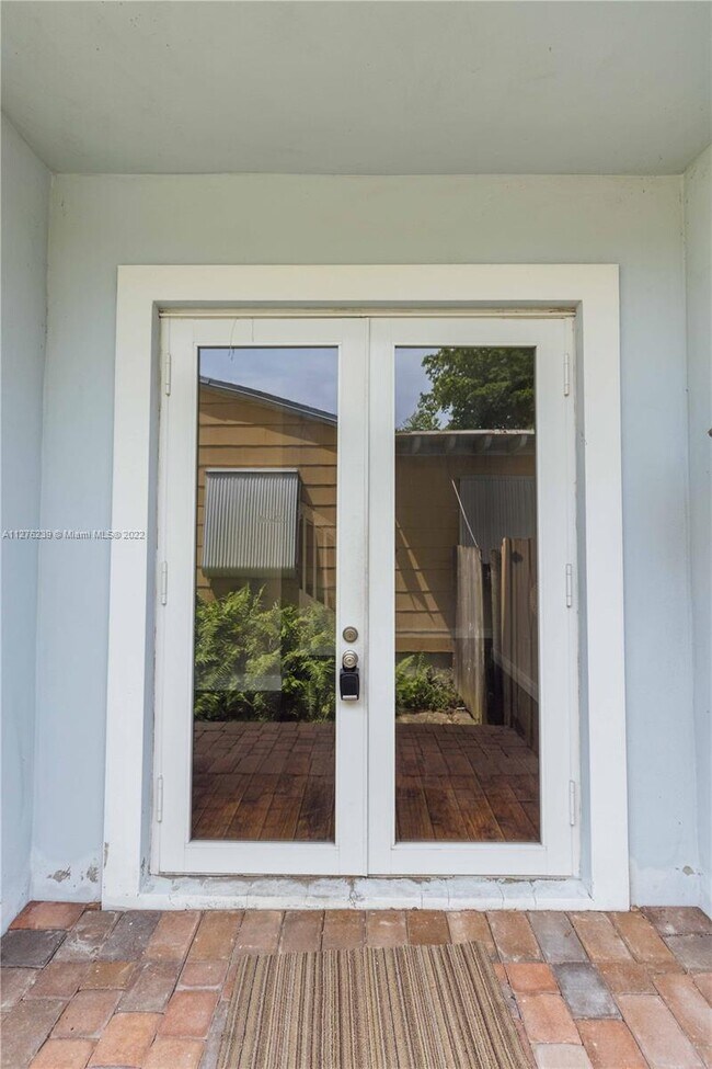 219 SW 10th St photo'