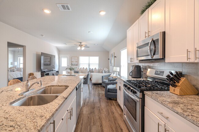 Building Photo - 26106 Halwell Mnr Ln