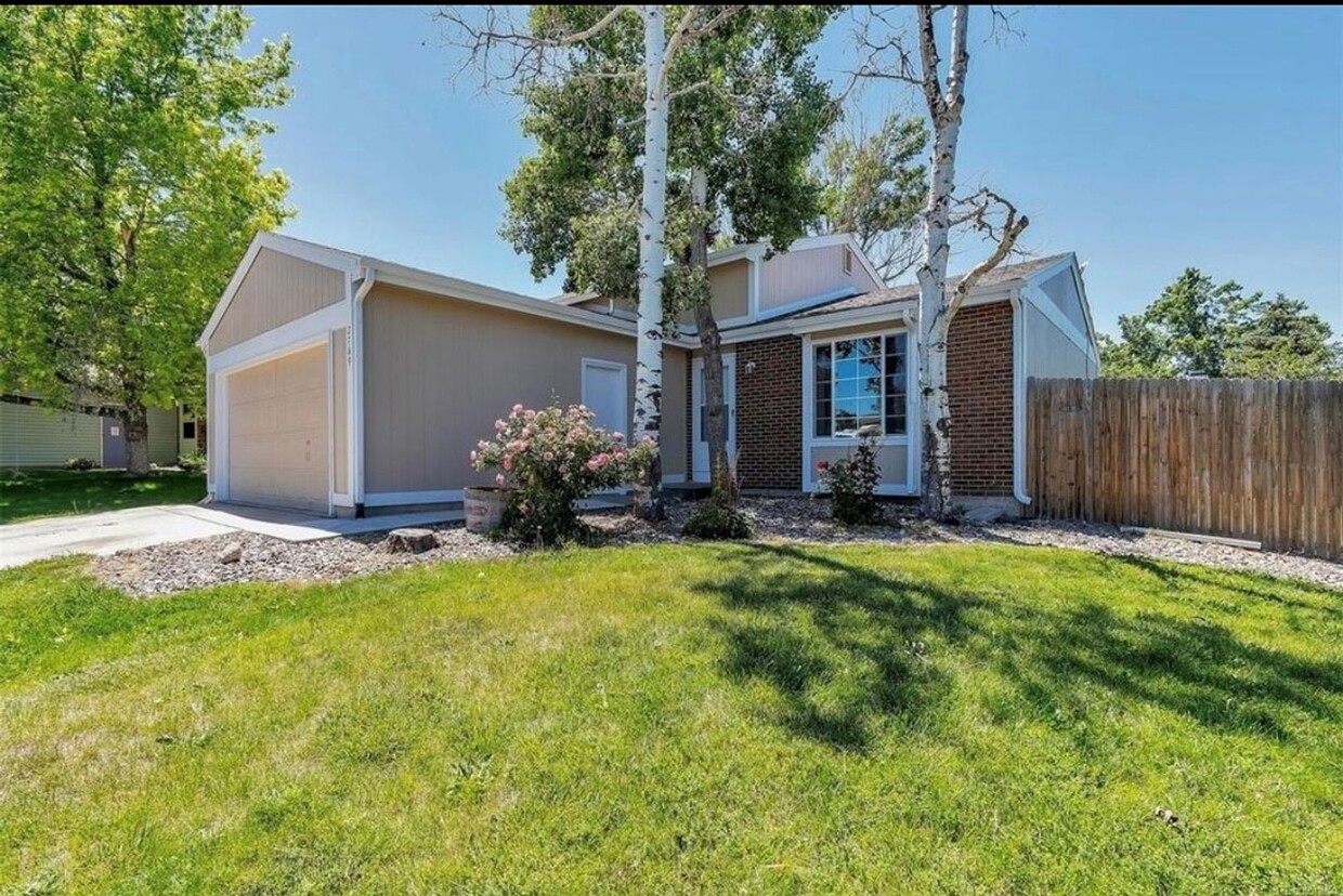 Primary Photo - 3 Bed 2 Bath in Hutchinson Heights