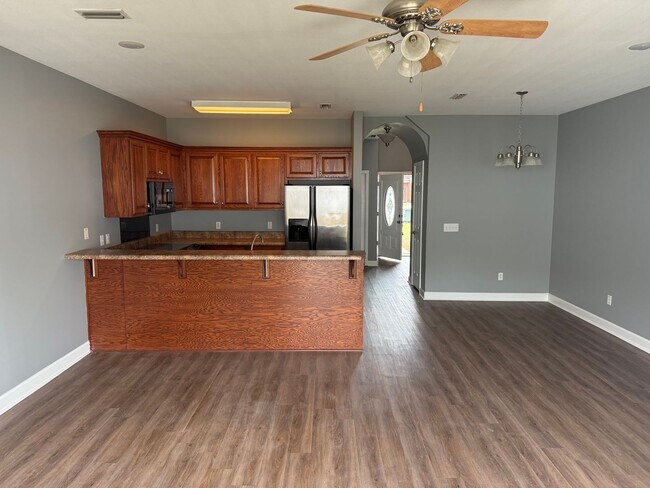 Foto del edificio - Available NOW -111 Peregrine Way-1/2 off the first month rent