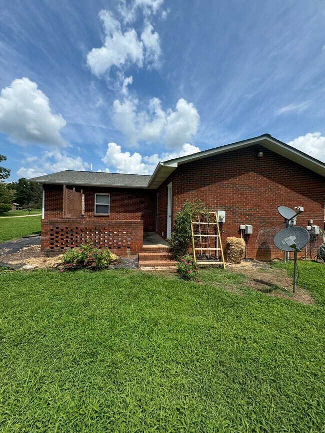 Building Photo - 2/1 Duplex in Polkville, NC -- 55+ community