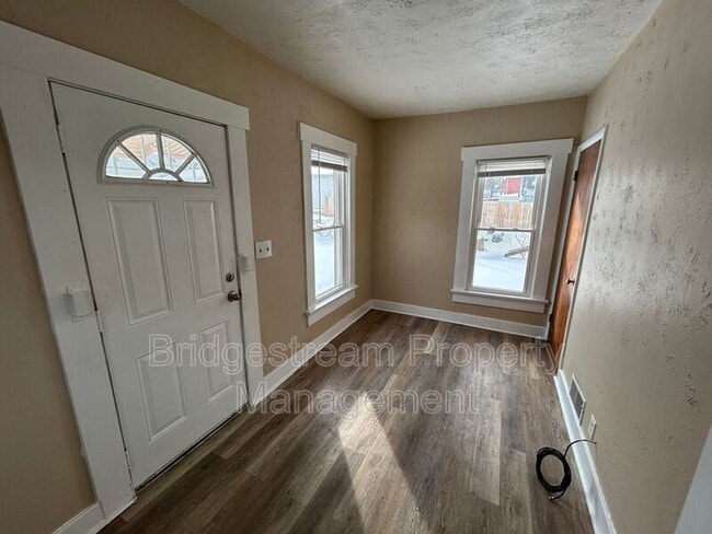 Foto del edificio - 168 Grove Ave