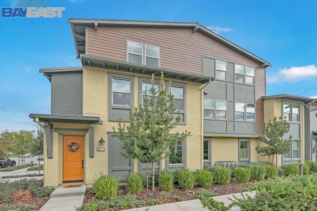 Building Photo - 665 Sandalwood Dr