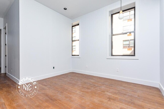 Foto del edificio - 1337 Gates Ave