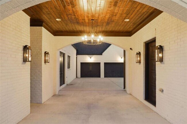 Foto del edificio - 2242 Shoal Creek Rd