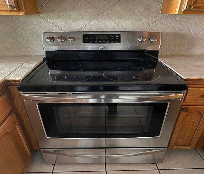 Foto del edificio - 8911 McPherson Rd