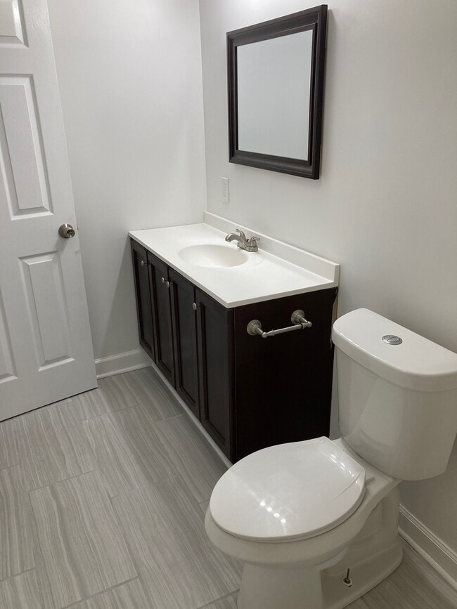 Bathroom - 750 W Broad St