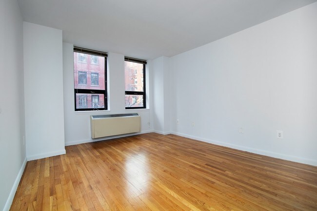 Building Photo - 121 Reade St