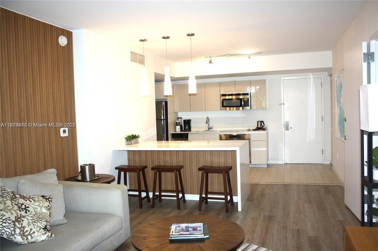 Foto principal - 2602 E Hallandale Beach Blvd