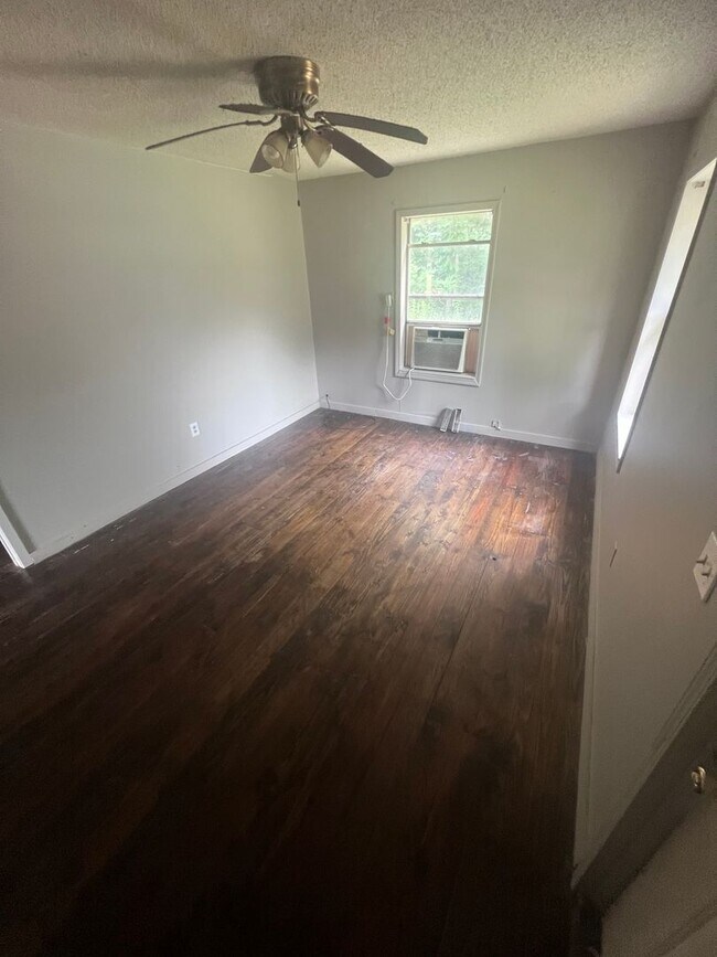 Foto del edificio - 2 Bedroom  Home -ALL UTILITIES INCLUDED!