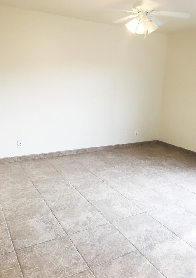 Building Photo - 521 Ortiz Dr NE