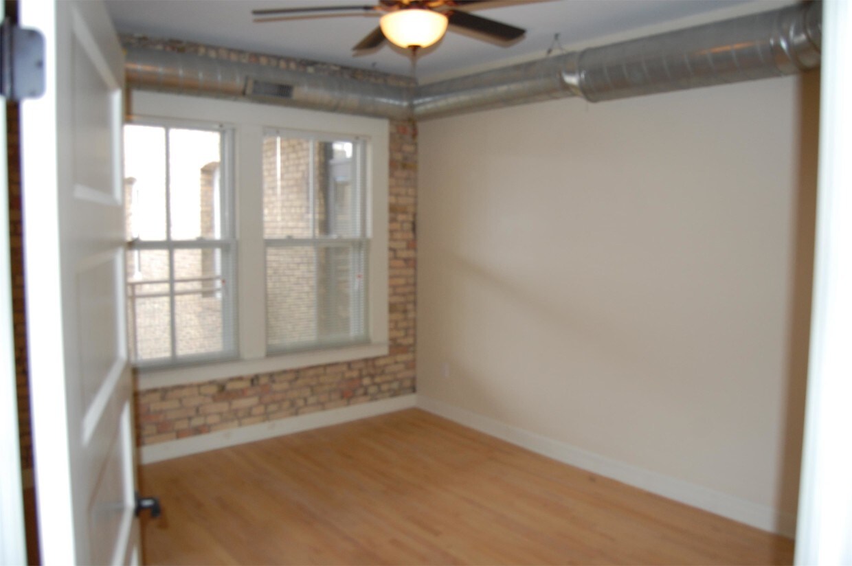 Photo - 181 Snelling Ave N NE