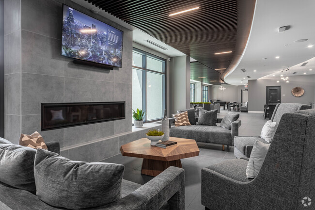 Resident Club Lounge - 4th and Race