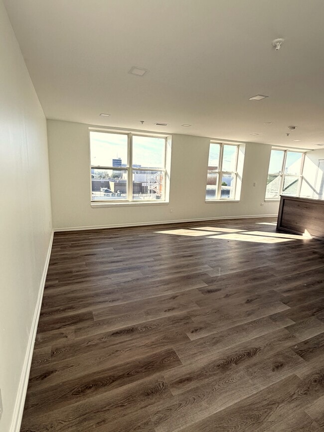Expansive Living-Dining Spaces - The Forefront Detroit