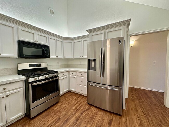 Foto del edificio - Large Three Bedroom Home in the Cinnamonwood Estates