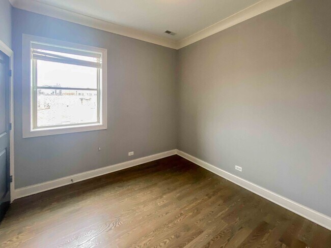 Foto del edificio - 1241 W Oakdale Ave