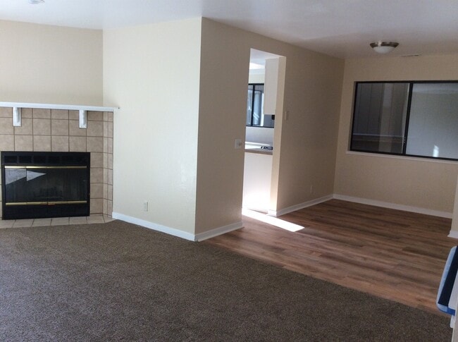 Foto del edificio - Welcome to your newly remodeled townhome!