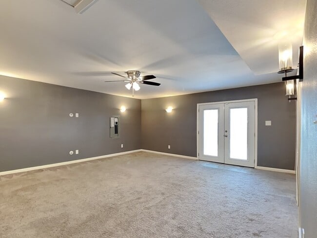 Foto del edificio - 5053 Ashlock Dr