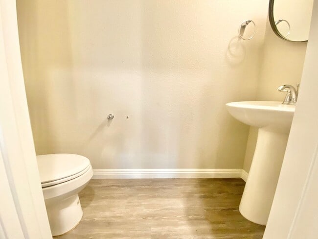 Building Photo - BEAUTIFUL 3 BEDROOM 2.5 BATHROOM TOWNHOUSE...