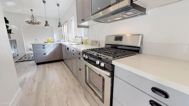 Foto del edificio - 1 br, 1 bath House - 243 N Swall Dr Privat...