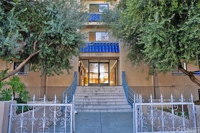 Primary Photo - 10901 Laurel Canyon Blvd