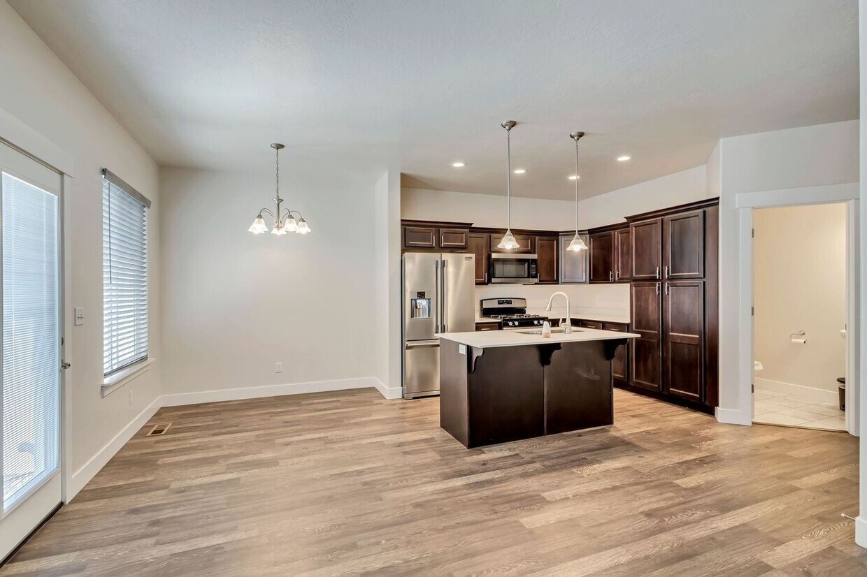 Foto principal - Gorgeous Three Bedroom Townhome; Herriman