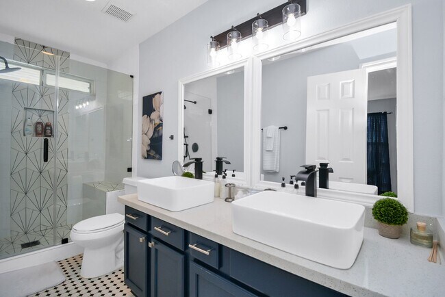 Master Bathroom - 1422 Ruthven St