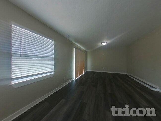 Foto del edificio - 7330 Cass Cir