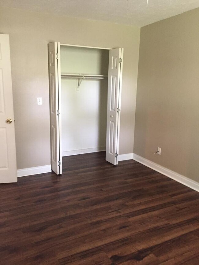 Building Photo - 15 Woodsdale #1
