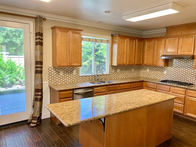 Building Photo - Gorgeous home for rent in Eastvale