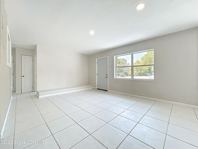 Foto del edificio - 1424 Pineda St