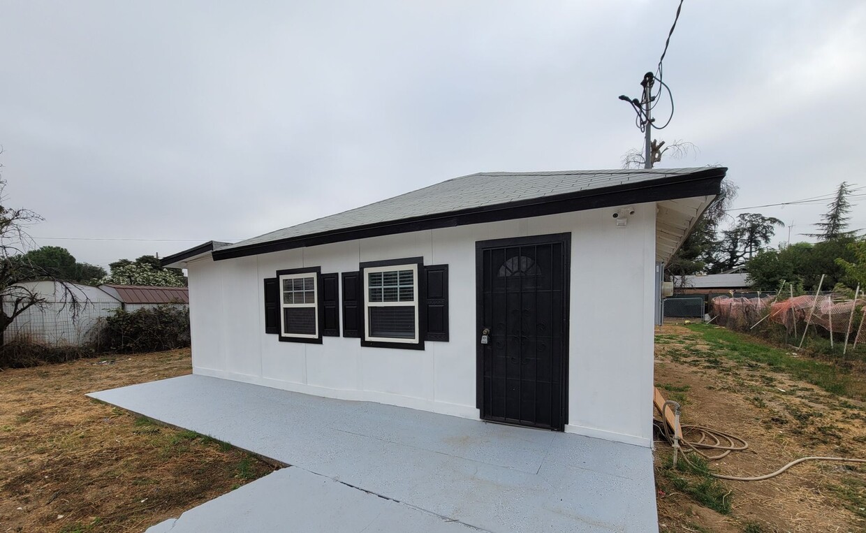 Primary Photo - Single-Story 1-Bedroom House Available in ...