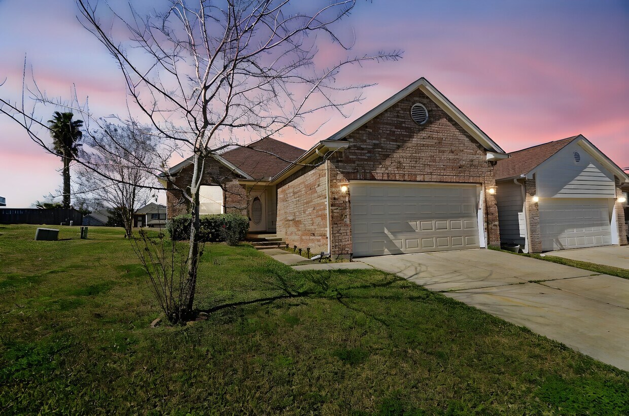 Primary Photo - 105 Cove Pl Ct