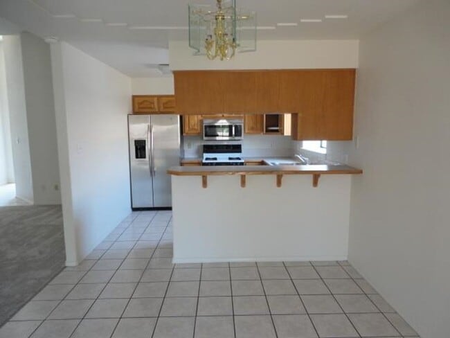 Building Photo - Great Commuting Location to HAFB & Town