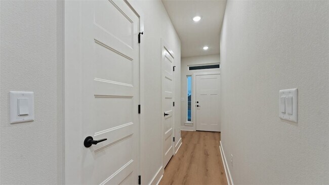 Foto del edificio - 1861 Lapis Ave