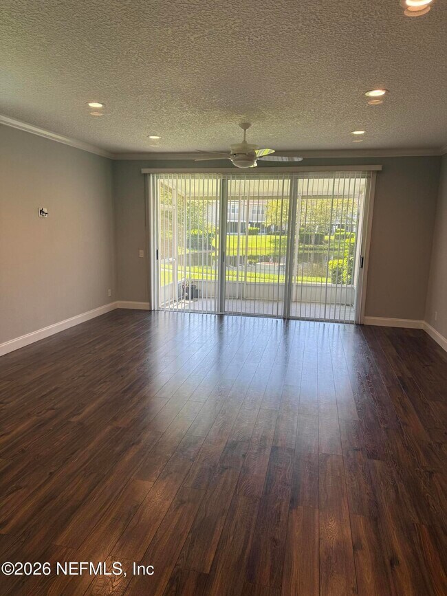 Foto del edificio - 7990 Baymeadows Cir E