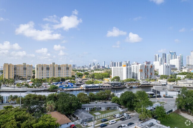 Foto del edificio - 631 NW 3rd St