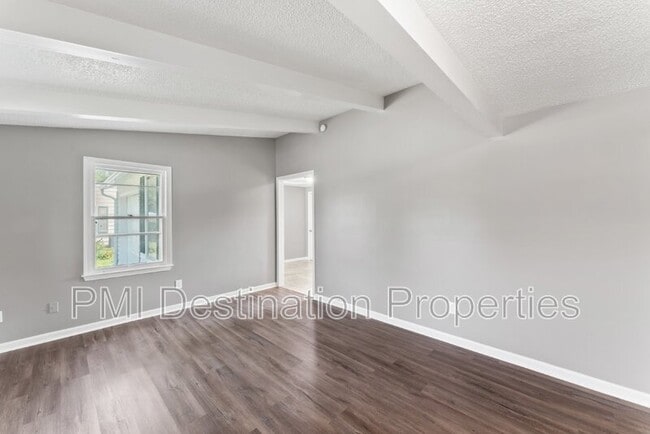 Building Photo - 1101 S 50th Terrace