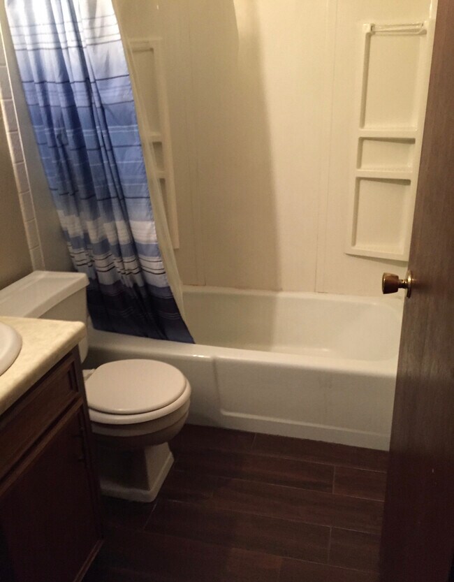 Baño - 2130 Davis St