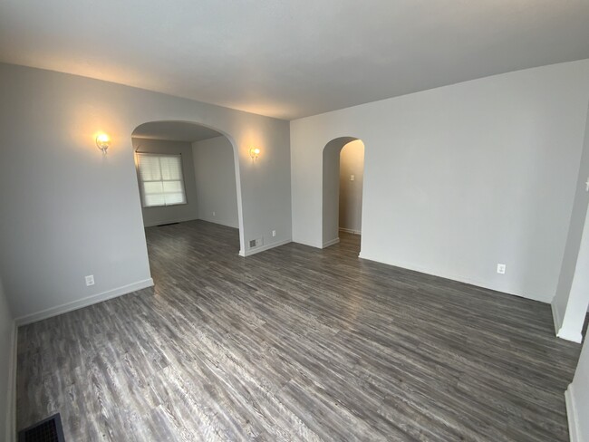 Foto del edificio - 305 N Bowman Ave