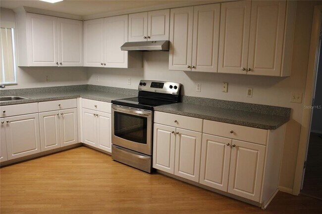 Foto del edificio - 10241 Regency Park Blvd