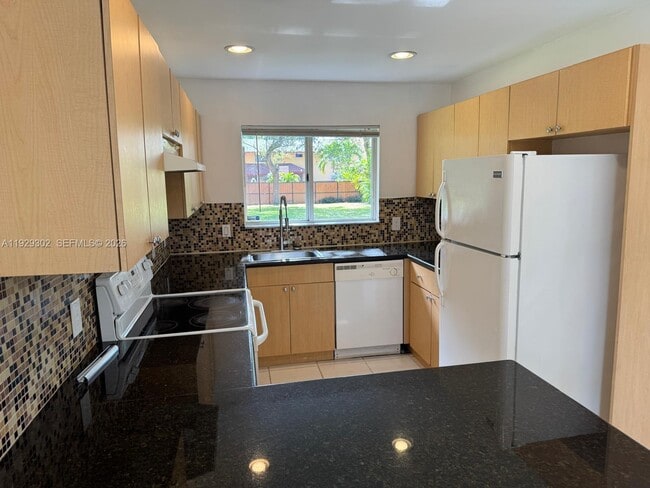 Building Photo - 2522 NE 184th Terrace