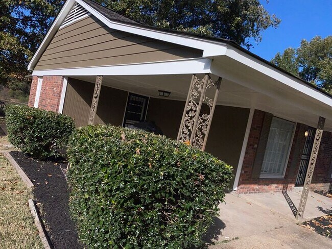 Foto del edificio - 3303 Brevard Dr
