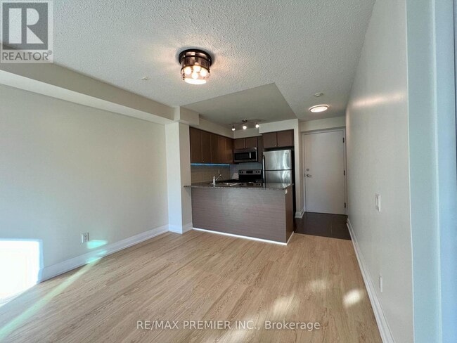 Building Photo - 525 Wilson Ave