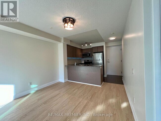 Photo du bâtiment - 525 Wilson Ave