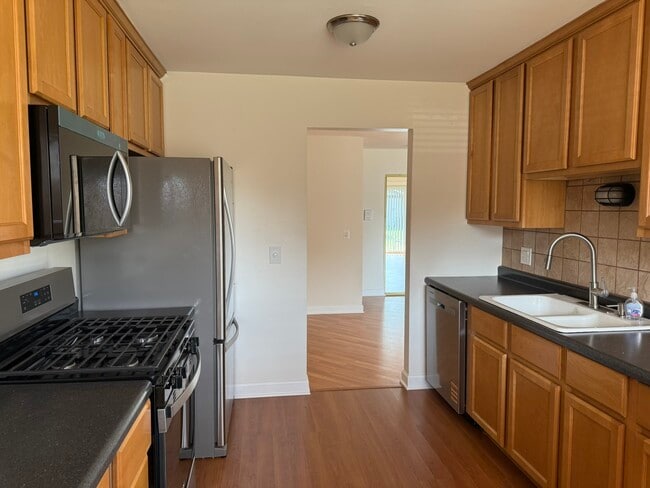 Building Photo - 324 Oak Meadow Ct